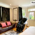 Peaceful With Garden & Creek - New Cozy Dublin